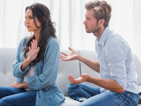 WHAT ARE GOOD WAYS TO REACT WHEN WOMEN HITTING ON MY BOYFRIEND?